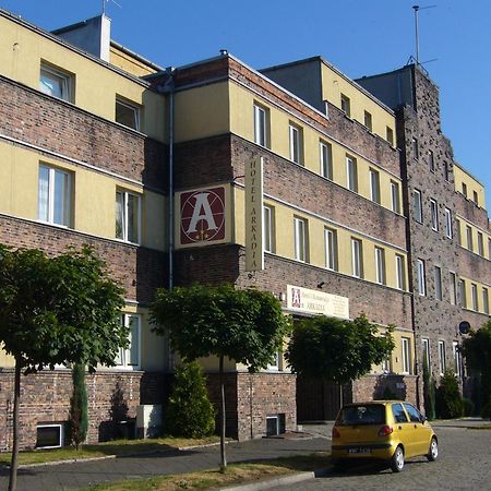 Hotel Arkadia Легница Экстерьер фото