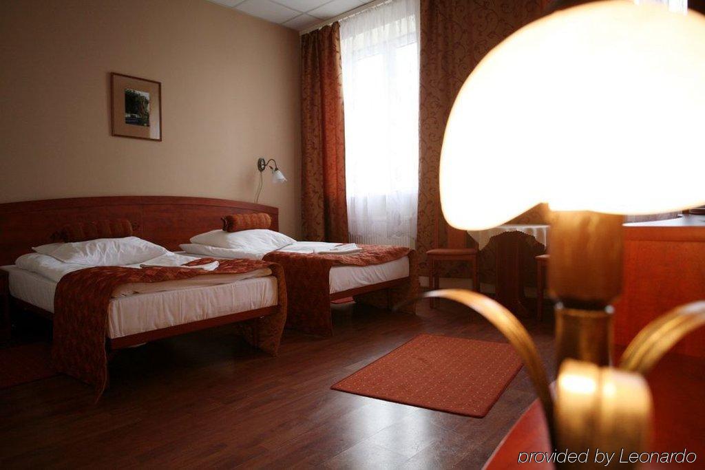 Hotel Arkadia Легница Экстерьер фото