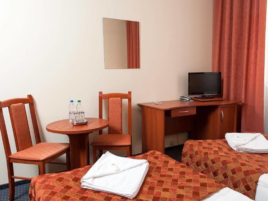 Hotel Arkadia Легница Экстерьер фото