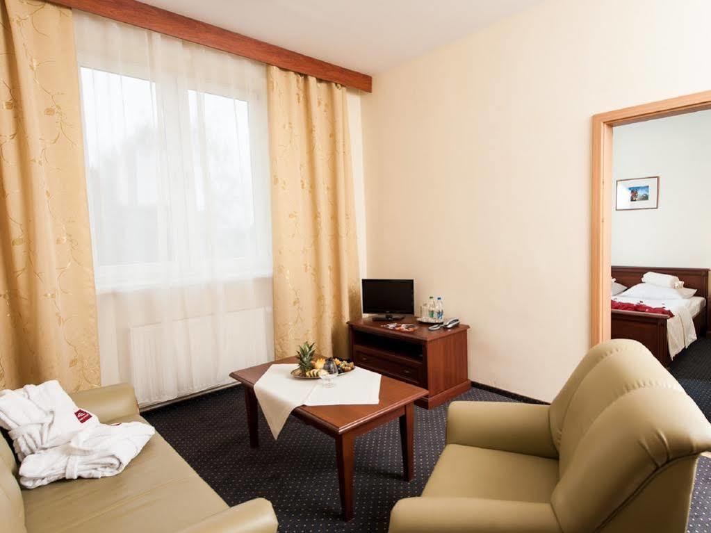 Hotel Arkadia Легница Экстерьер фото